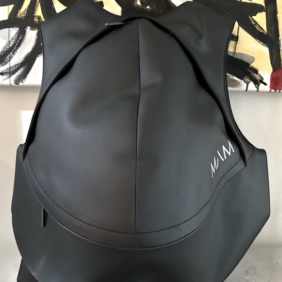MAM large black backpack. Futuristic and functional, EVA-P sustainable backpack - Picture 3 of 4